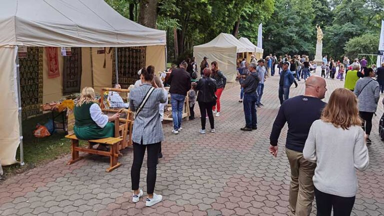 Piknik tkacki i wystawa tkanin