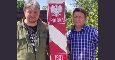 Dyrektor Mirosław Guzewicz i ks. Aleksander Dobroński