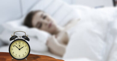 w niedzielę 30 października śpimy dłużej - zmiana czasu z letniego na zimowy