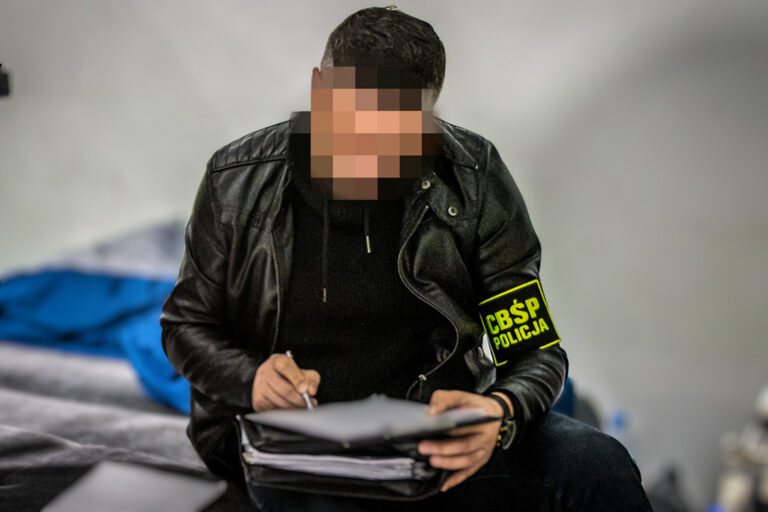 Policjanci CBŚP i prokuratorzy rozbili zorganizowaną grupę przestępczą dokonującą przestępstw związanych z uzyskiwaniem leasingów na zakup sprzętu