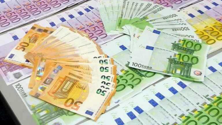 blisko 65 tys. euro ukryte w bagażu