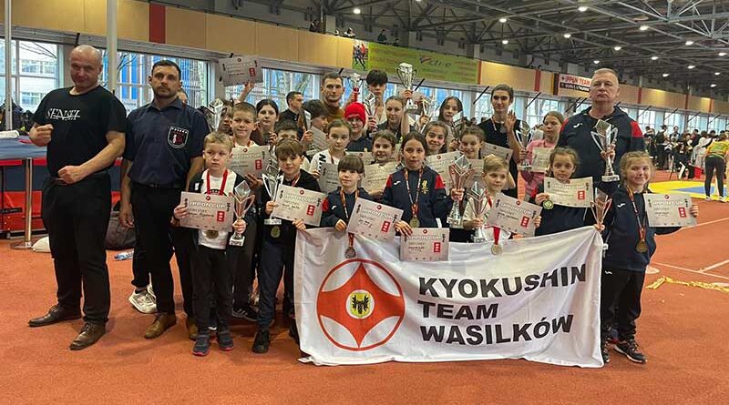 <strong>21 medali przywieźli z Wilna karatecy Kyokushin Team Wasilków</strong>