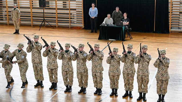 Wirtualna strzelnica w szkole