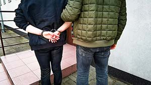 23-letnia kobieta aresztowana za udział w rozboju i pozbawienie wolności 24-latka