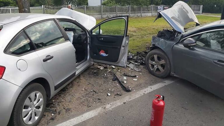 zderzenie 2 aut osobowych i samochodu ciężarowego