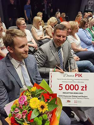 Dama PIK - czek na 5000 zł za Inicjatywę Roku 2022