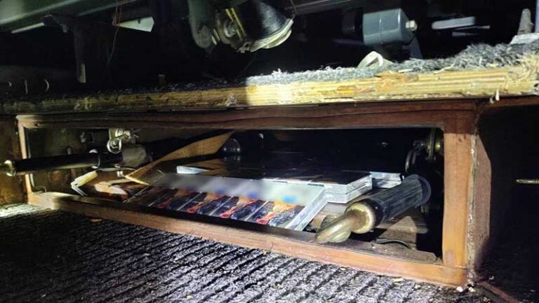 Kontrabanda w podłodze autokaru