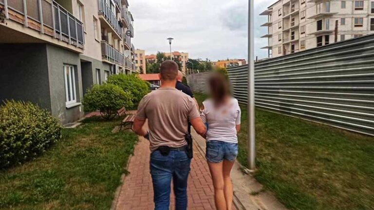 Skradziony towar ukrywali w wózku