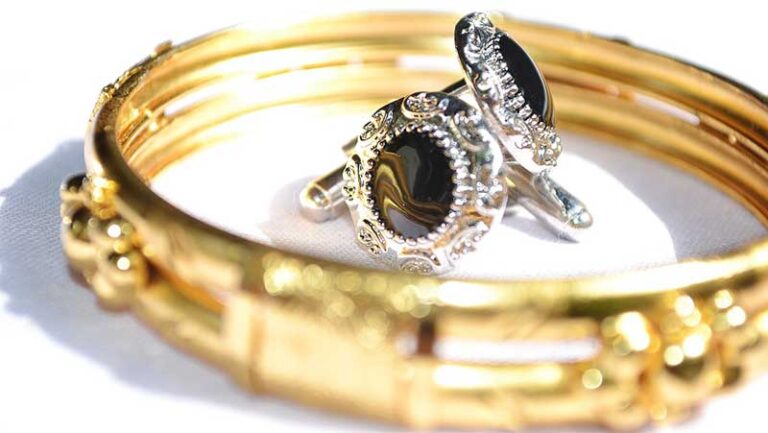 71-latka oszukana na biżuterię