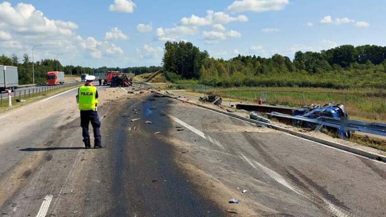 Zderzenie dwóch ciężarówek