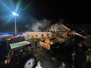 akcja strażaków na miejscu pożaru w miejscowości Przeździecko-Mroczki