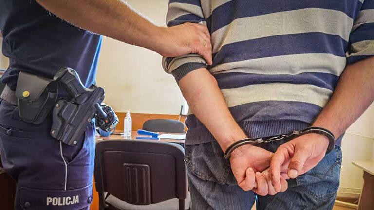 Zniszczył cztery pomniki