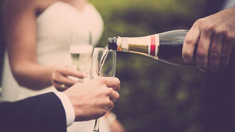 ukradł torebkę na przyjęciu weselnym