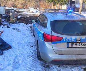 Policja udziela wsparcia przy ewakuacji mieszkańców Nowogrodu