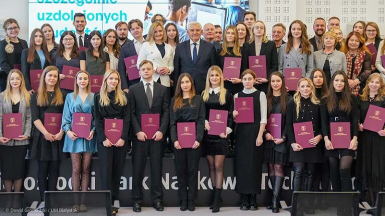 stypendia Prezydenta Miasta Białegostoku za rok akademicki 2022/2023.