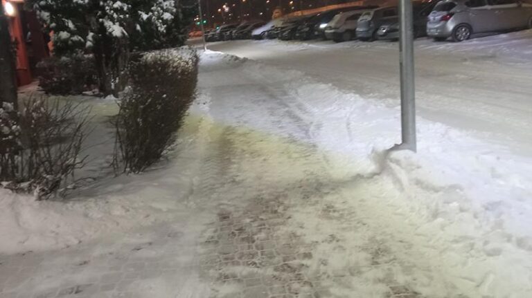 Do obowiązków właściciela posesji należy dbanie o chodniki