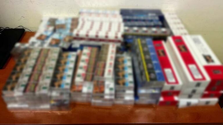 Blisko 800 paczek nielegalnych papierosów w aucie Armenki