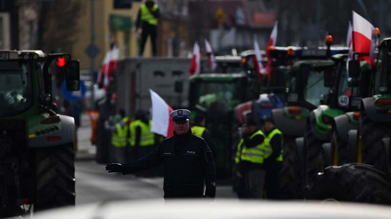 protest rolników w Białymstoku pod Urzędem Wojewódzkim