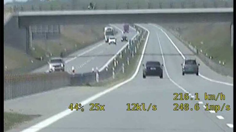 40-letni kierowca rolls-royce'a pomylił S 61 z torem wyścigowym ?