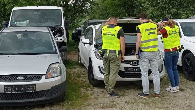 nielegalny demontaż pojazdów i składowania używanych części samochodowych.