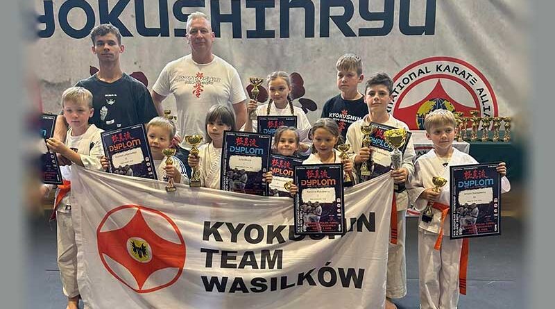 Ośmioro zawodników Kyokushin Team Wasilków na medal