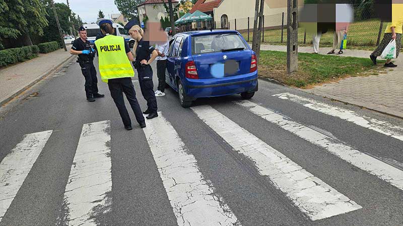 65-latka potrącona na przejściu