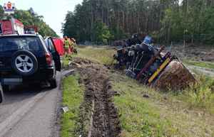 czołowe zderzenie dwóch ciężarówek na DK 19