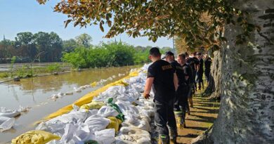 podlascy strażacy z kompanii specjalnej „Białystok”, pomagają powodzianom