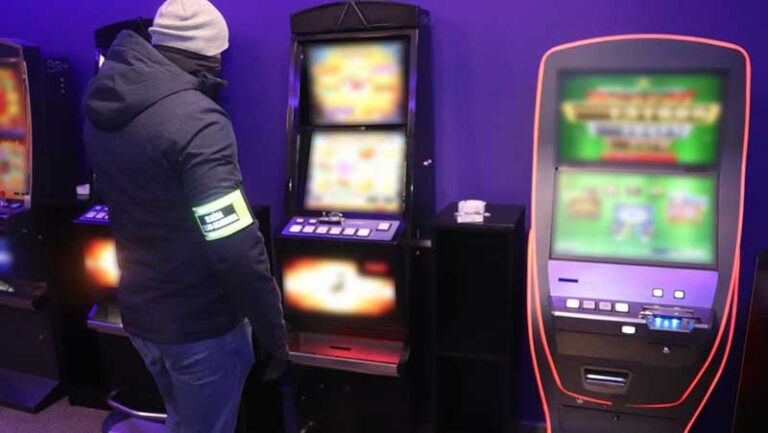 nielegalny salon gier hazardowych zlikwidowali Funkcjonariusze Służby Celno-Skarbowej z podlaskiej KAS