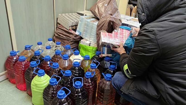 Nielegalne papierosy i alkohol zabezpieczyła podlaska KAS