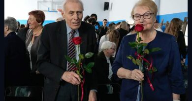 podczas III Memoriału im. Tadeusza Chwiedzia, hołd Sybirakom oddali białostoccy uczniowie