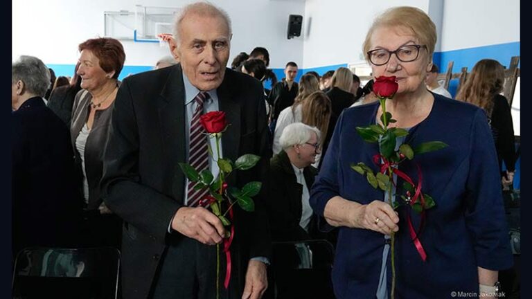 podczas III Memoriału im. Tadeusza Chwiedzia, hołd Sybirakom oddali białostoccy uczniowie