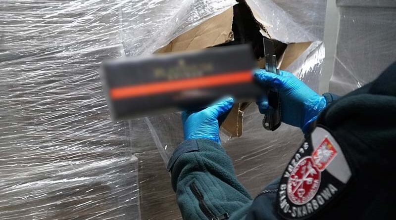 Nielegalne papierosy w transporcie chusteczek higienicznych