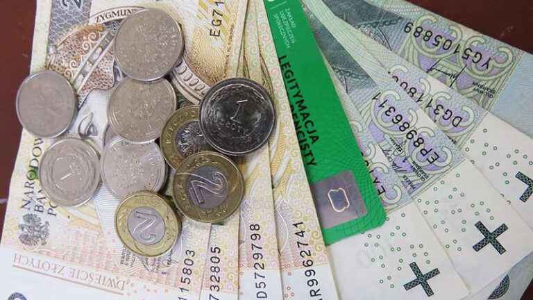 trzynaste emerytury przed Wielkanocą