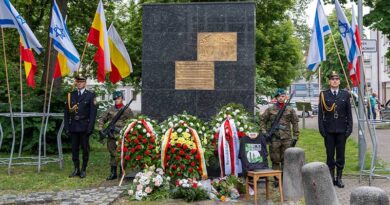 ofiarom spalenia Wielkiej Synagogi