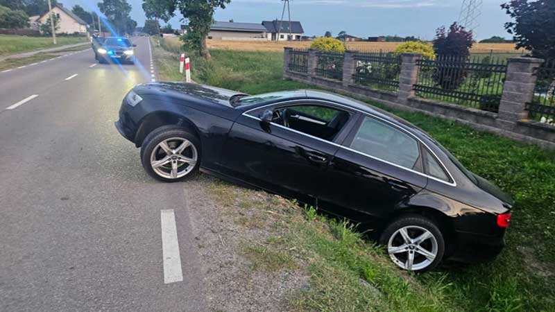 Kompletnie pijany 32-latek, swoją jazdę zakończył w rowie