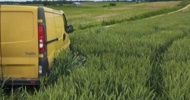 Pijany 55-latek samochodem niszczył uprawy sąsiada