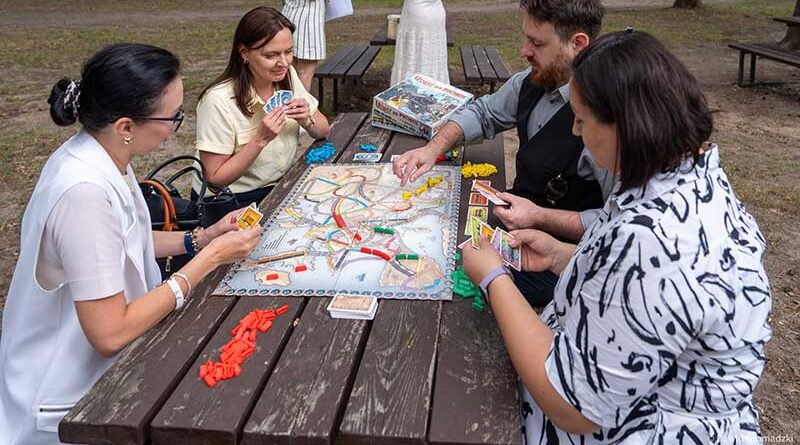 „Międzypokoleniowe planszówki w parku”.