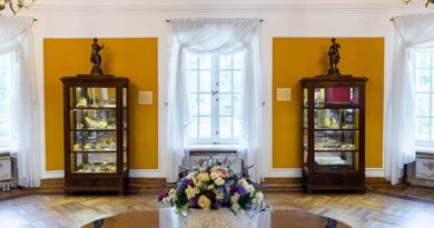 „Szyldy, apliki i trzewiki” - misterne okucia meblowe XVII-XX w.