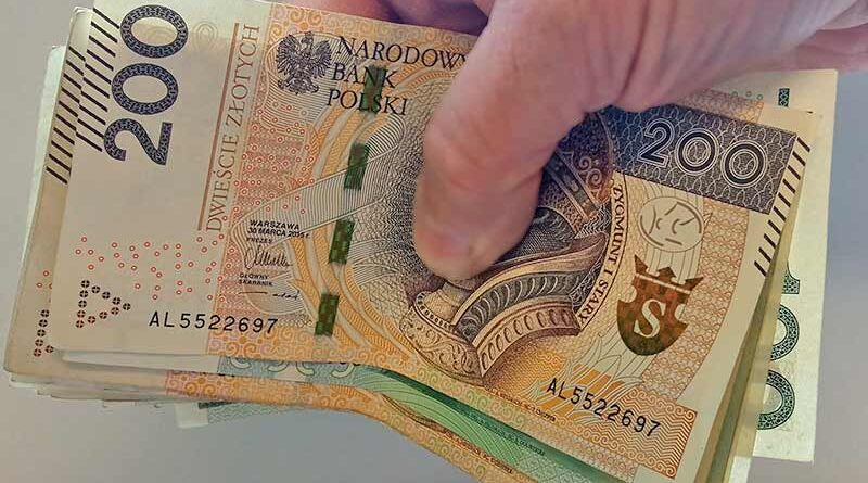 przelewał na swoje konto