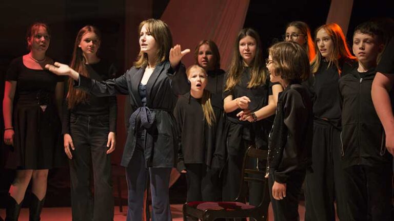 Teatr Dramatyczny w Białymstoku ogłasza nabór na warsztaty teatralne dla dzieci, młodzieży i dorosłych w sezonie 2025/2026. Nowe grupy tematyczne - Teatr Improwizacji i Teatr Tańca.