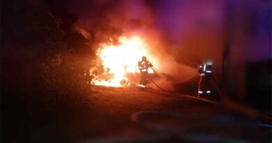 uderzył autem w ścianę domu