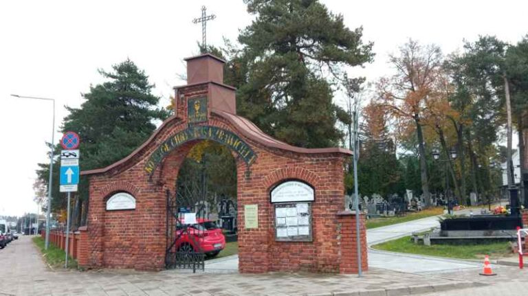 Dojazd do nekropolii w okresie Wszystkich Świętych w Białymstoku