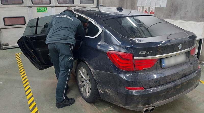 Kontrabanda w bmw przystosowanym do przemytu