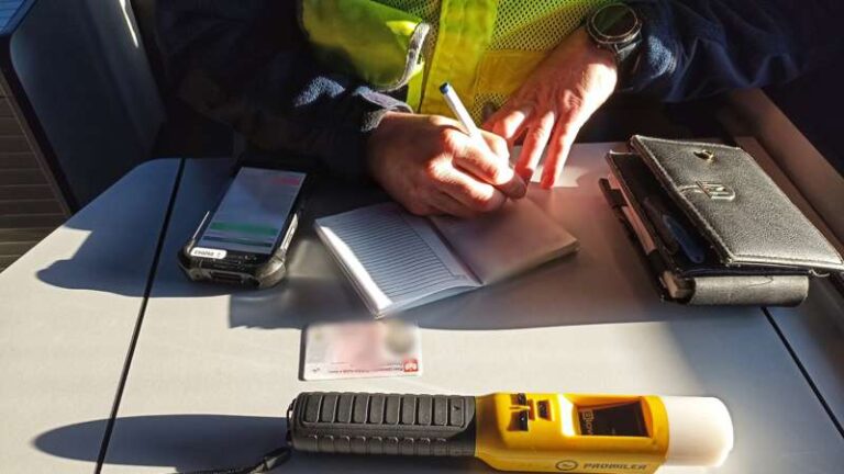 Nie był w stanie wysiąść zza kierownicy