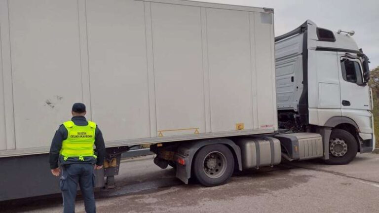 Skradziona w Finlandii naczepa