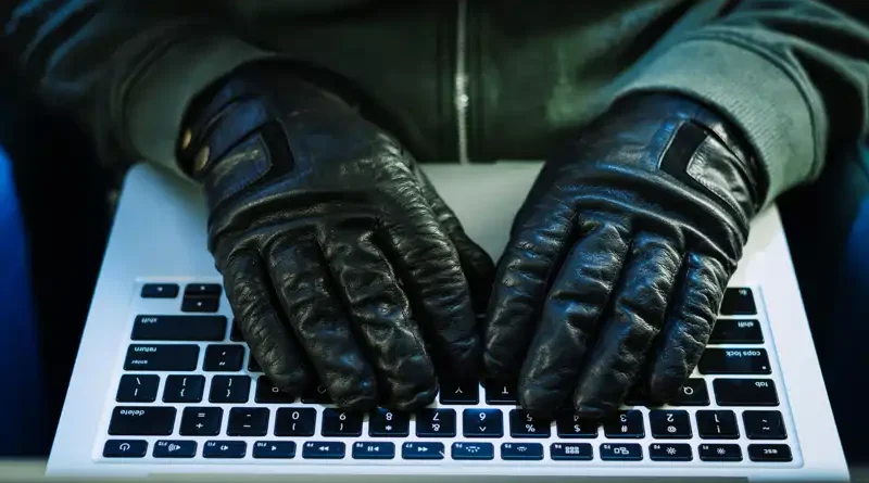 Oszuści rozsyłają fałszywe wiadomości mailowe zatytułowane „Oświadczenie ZUS”.