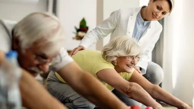 Coraz więcej osób korzysta z rehabilitacji leczniczej finansowanej przez ZUS
