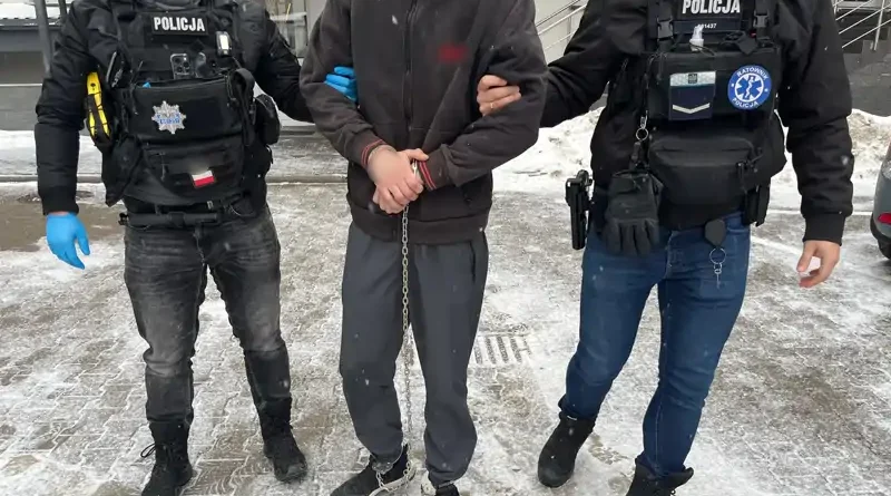 atak z nożem na policjantów