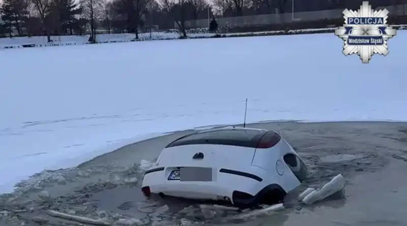 Ryzykowali żeby nagrać filmik - 45-latek samochodem jeździł po zamarzniętym zbiorniku wodnym, a 29-latek to nagrywał telefonem.